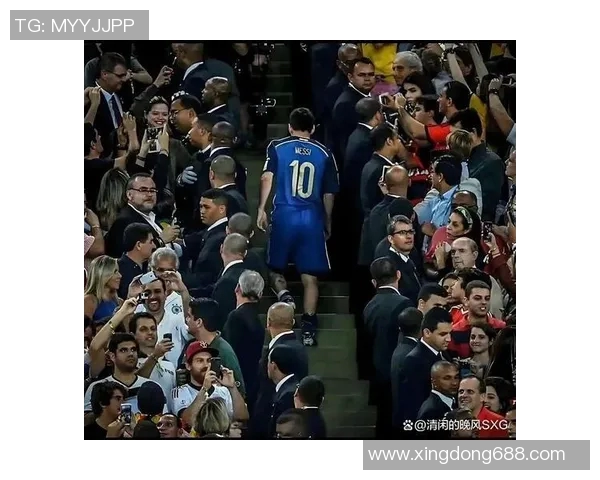 足球界哀悼哪位传奇明星的离世让球迷心碎不已