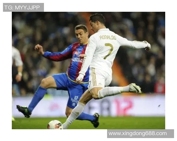 足球明星写真集展现运动魅力与风采的精彩瞬间